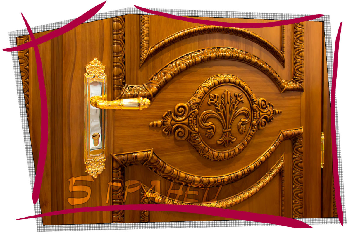 Дверь из массива дуба с декоративной резьбой